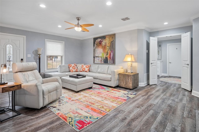 154 Bayside Cir, Malakoff, TX 75148 - living room featuring a ceiling fan, wood finished floors, ornamental molding, recessed lighting, and baseboards