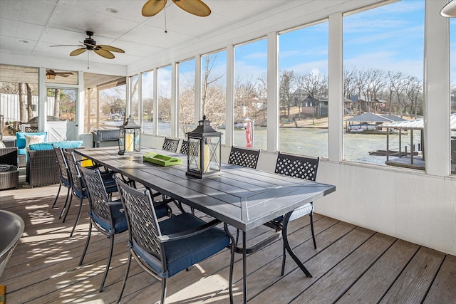 sunroom with a ceiling fan