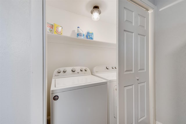 washroom featuring laundry area and independent washer and dryer