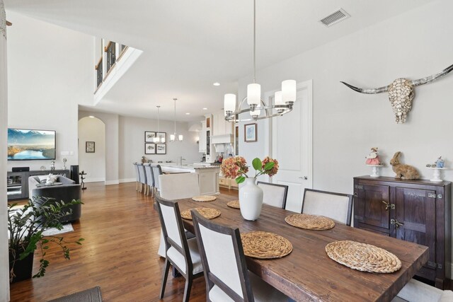 kitchen featuring a sink, backsplash, visible vents, and white cabinets