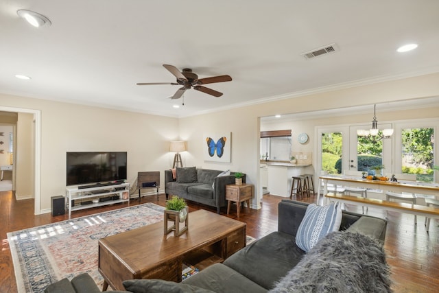 living area featuring visible vents, recessed lighting, a ceiling fan, wood finished floors, and crown molding