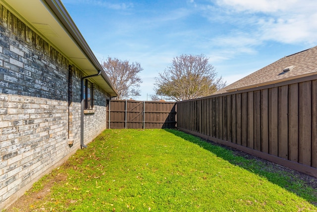 view of yard featuring a fenced backyard