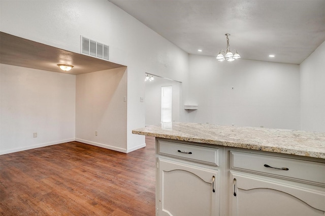 kitchen with a notable chandelier, recessed lighting, wood finished floors, visible vents, and baseboards