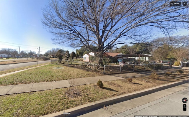 view of yard featuring fence