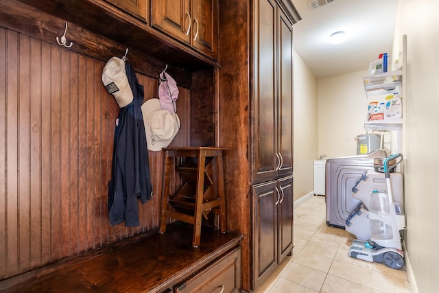 mudroom with washer / dryer, visible vents, baseboards, and light tile patterned floors