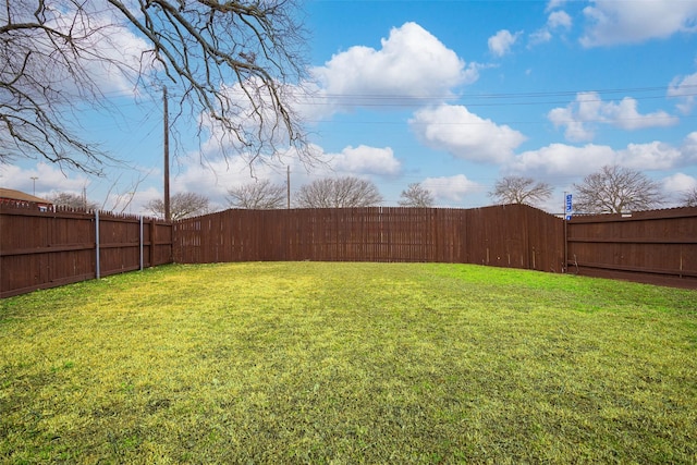 view of yard featuring a fenced backyard