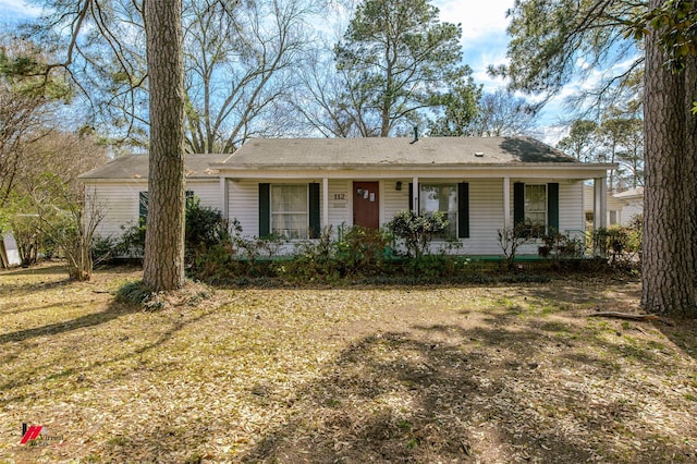 ranch-style house featuring a porch