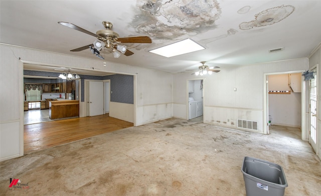 spare room featuring carpet floors, a skylight, visible vents, and washer and dryer