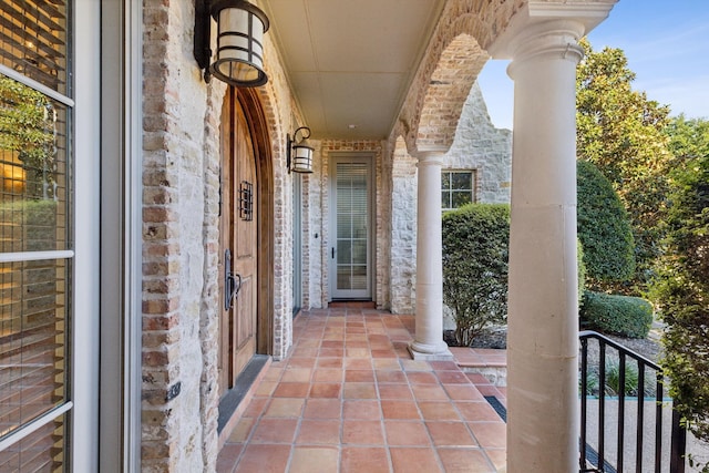 doorway to property with covered porch