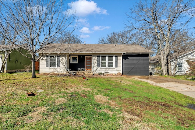 view of front of home featuring driveway, a garage, and a front yard