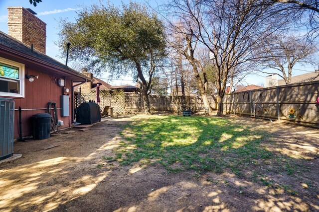 4017 Cherryhill Ct, Arlington, TX 76016 - fenced backyard featuring cooling unit