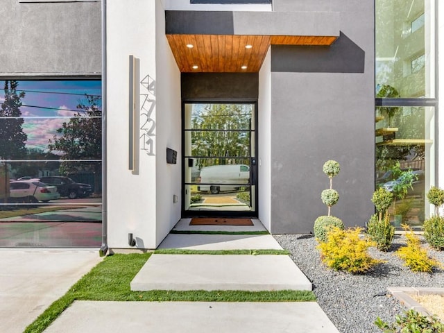 view of exterior entry featuring stucco siding