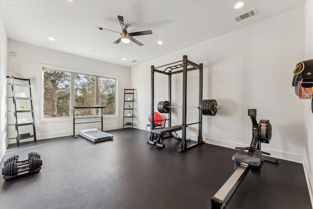 exercise room with a ceiling fan, recessed lighting, visible vents, and baseboards