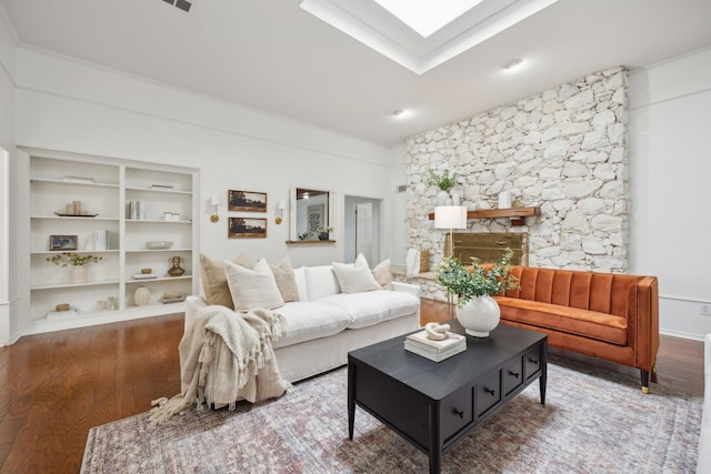 living area featuring a skylight and wood finished floors