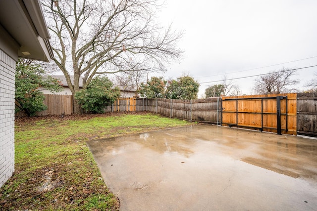 view of yard featuring a gate and a fenced backyard