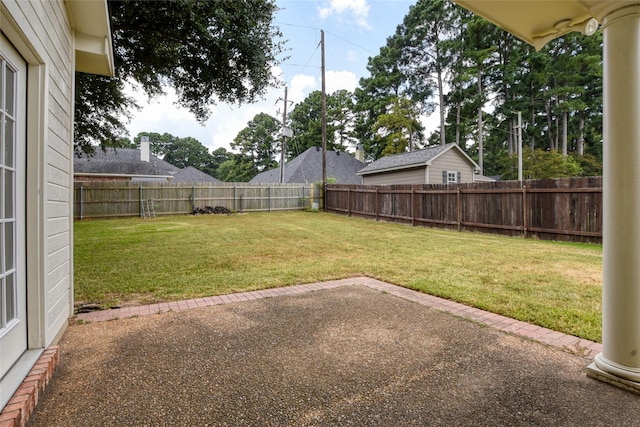 view of yard with a patio area, a fenced backyard, and a ceiling fan