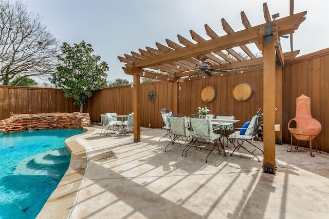 view of patio with outdoor dining area, a pergola, a fenced backyard, and ceiling fan