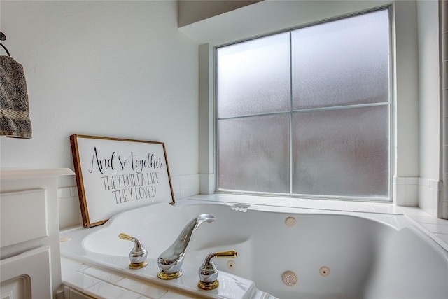 full bath featuring a jetted tub