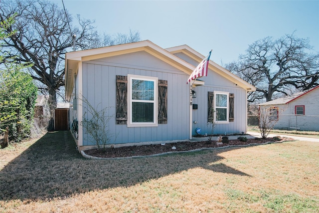 bungalow-style home featuring a front yard