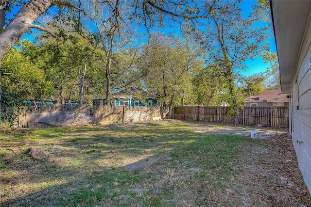 view of yard featuring a fenced backyard