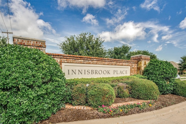 view of community / neighborhood sign