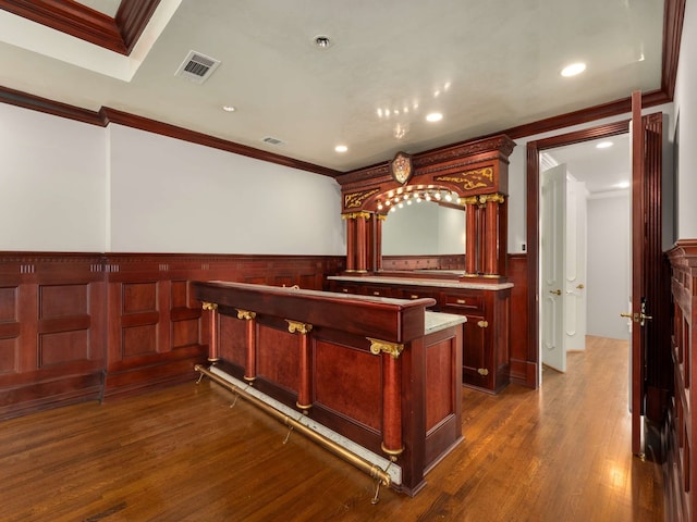 bar featuring visible vents, a wainscoted wall, and dark wood-style flooring