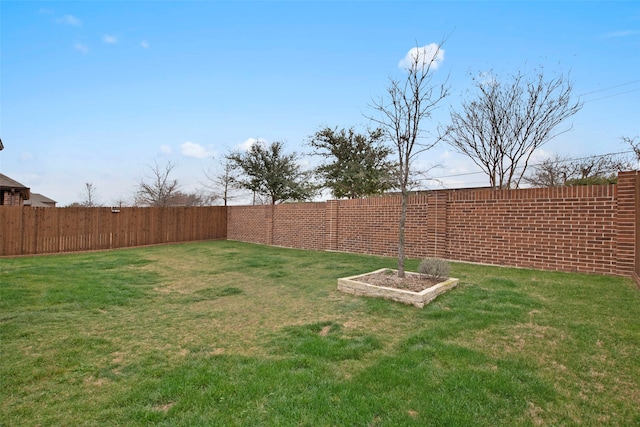 view of yard featuring a fenced backyard