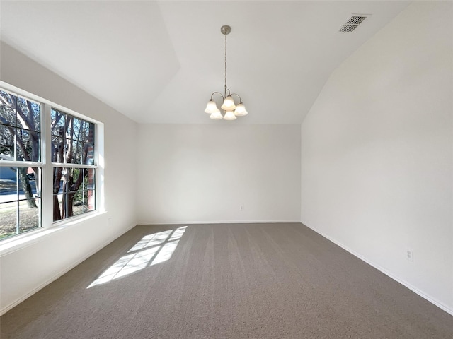 spare room featuring lofted ceiling, an inviting chandelier, carpet, and visible vents