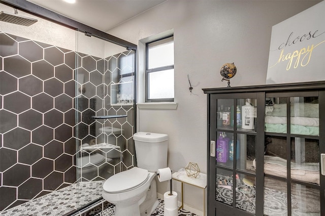 full bathroom with visible vents, a tile shower, and toilet