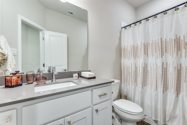 bathroom with toilet, visible vents, a shower with shower curtain, and vanity