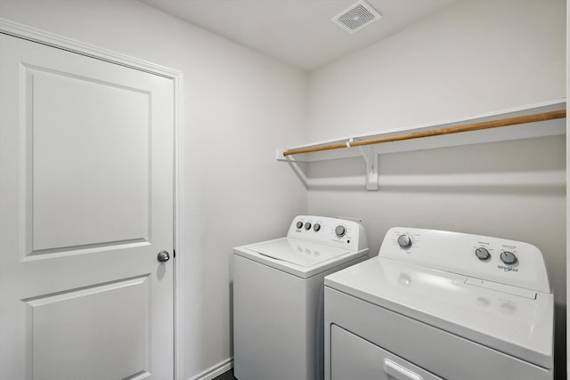 washroom featuring laundry area, visible vents, and independent washer and dryer