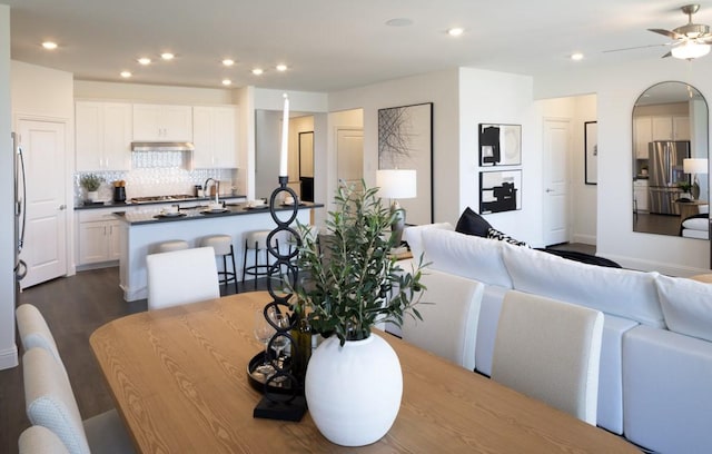 dining space featuring dark wood-style floors, recessed lighting, and ceiling fan