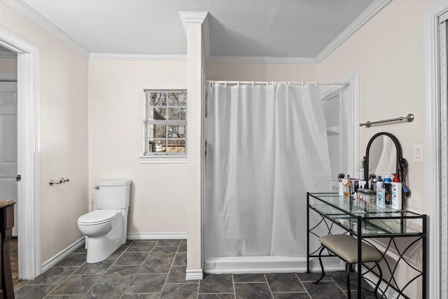 bathroom featuring curtained shower, crown molding, and toilet