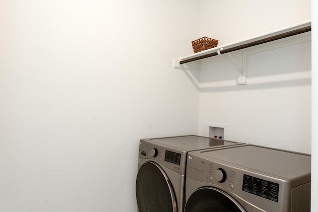 1624 Thunderbird Dr, Fort Worth, TX 76052 - laundry room with independent washer and dryer and laundry area