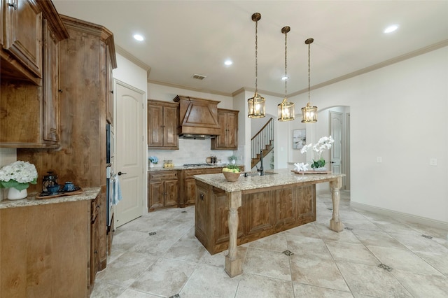 kitchen featuring arched walkways, brown cabinetry, custom range hood, a breakfast bar, and backsplash