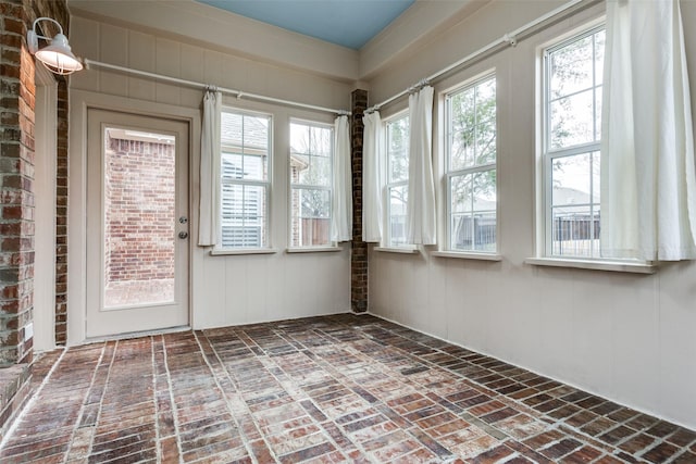 unfurnished sunroom with a healthy amount of sunlight