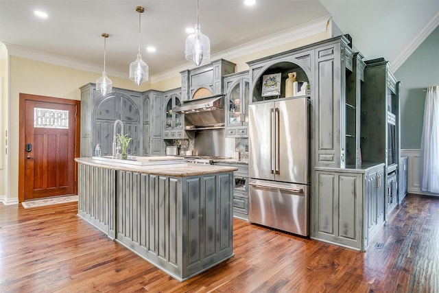 kitchen with ornamental molding, high quality fridge, wood finished floors, and gray cabinetry