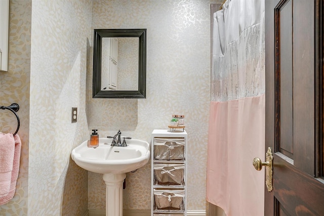 bathroom featuring wallpapered walls