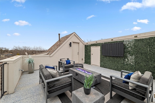 view of patio featuring an outdoor living space with a fire pit