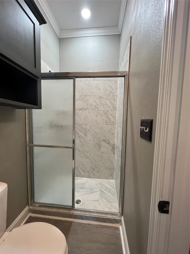 9444 Ferrara Dr, Shreveport, LA 71118 - full bath featuring ornamental molding, toilet, a stall shower, and recessed lighting