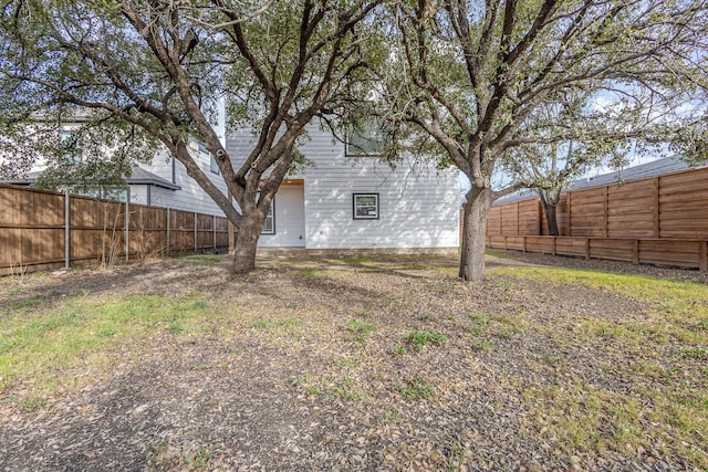 view of yard featuring a fenced backyard