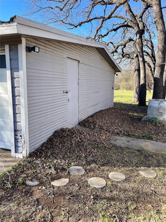 view of outbuilding featuring an outbuilding