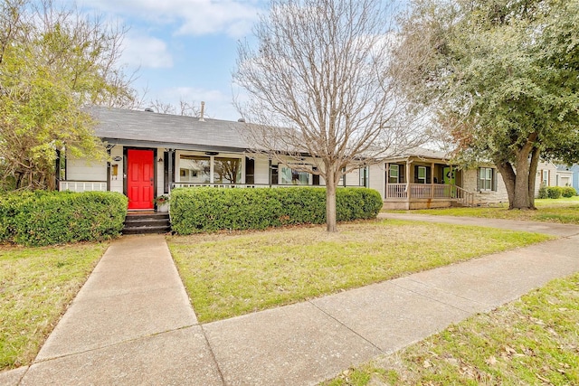 view of front of home featuring covered porch and a front lawn