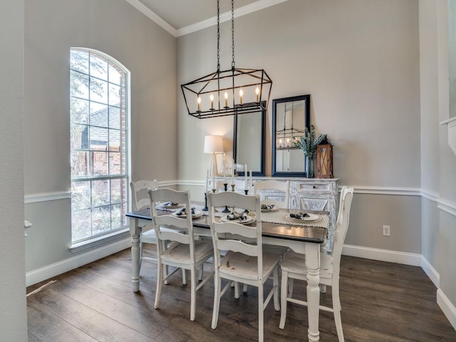 dining space featuring ornamental molding, dark wood finished floors, and baseboards