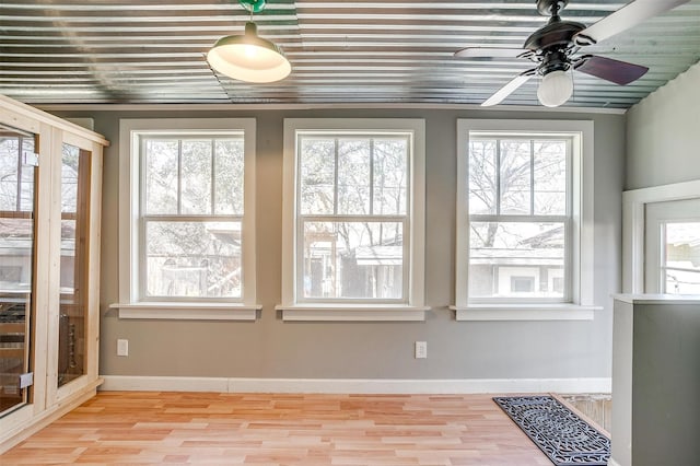 sunroom featuring a ceiling fan