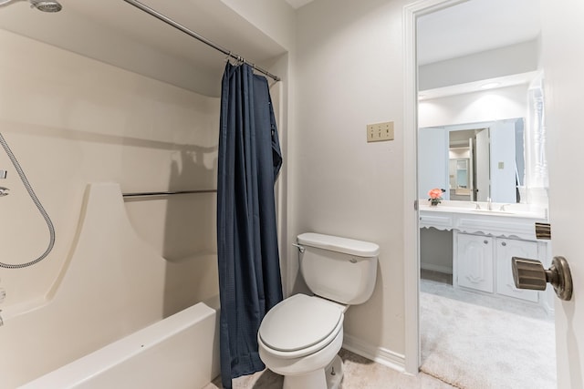 bathroom featuring shower / tub combo, baseboards, vanity, and toilet