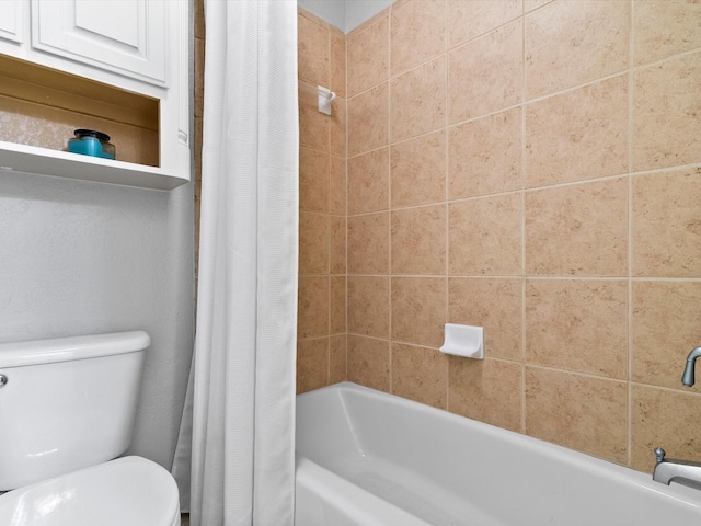 full bath with toilet and shower / bath combination with curtain