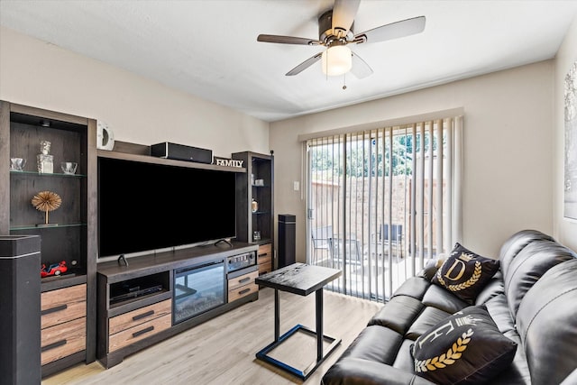 living room with light wood-type flooring and ceiling fan