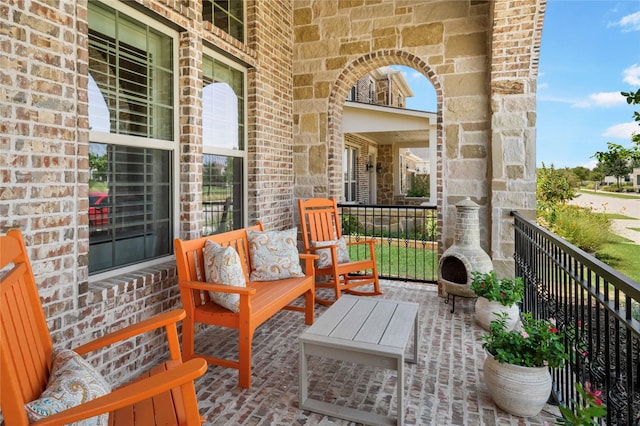 balcony featuring an outdoor hangout area