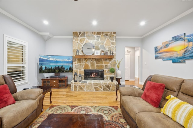 living area featuring recessed lighting, a fireplace, wood finished floors, and crown molding